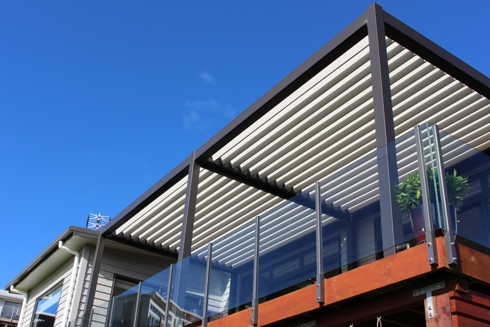 Tauranga Louvre Roof on deck 2000pxW