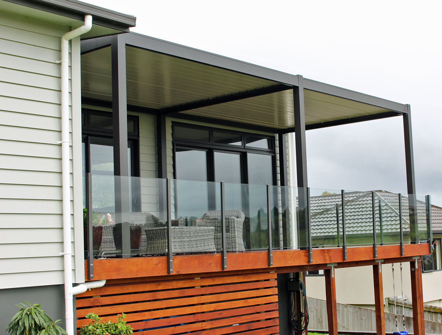 Large deck protected by a multibay stunning Bask louvre roof