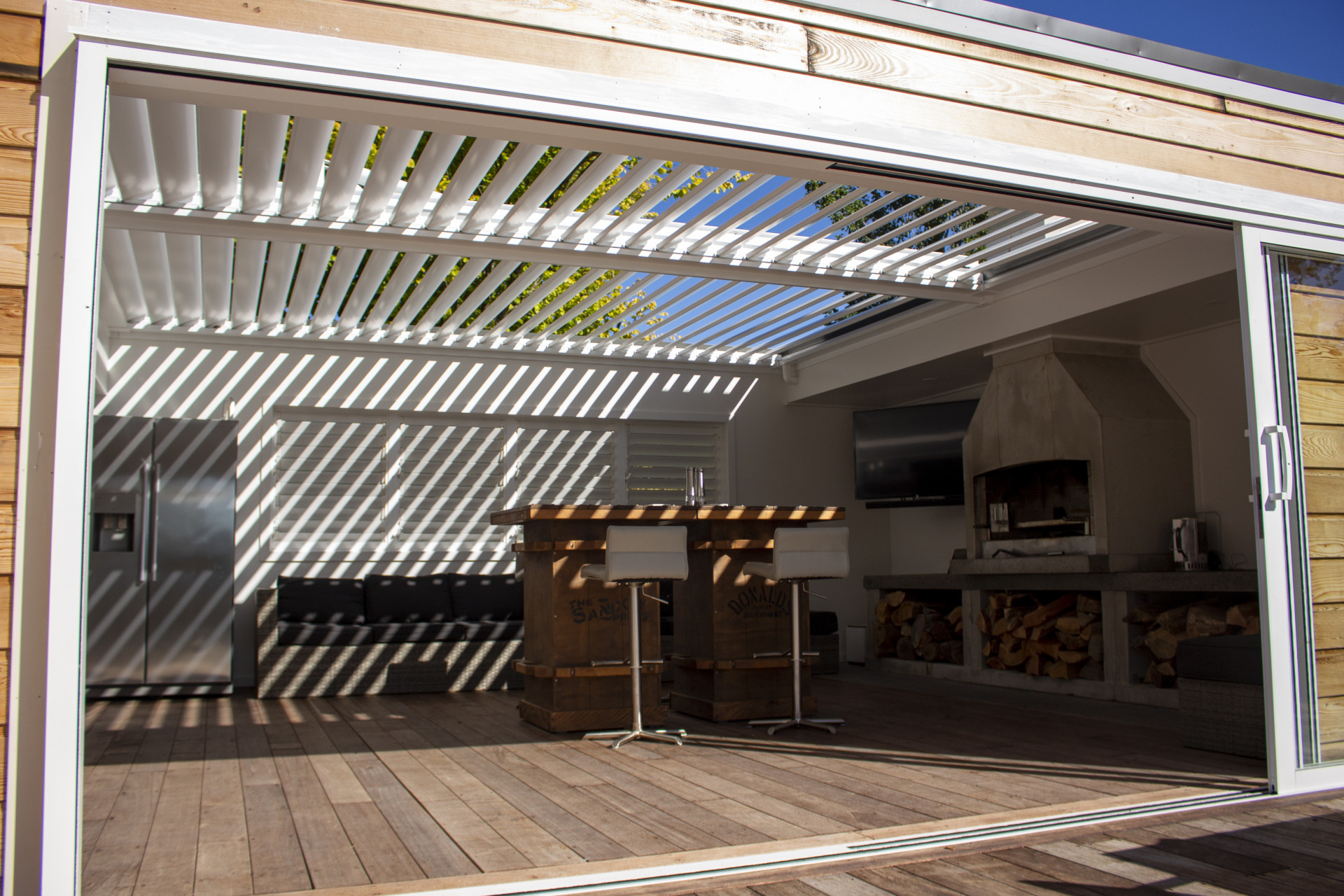 Two Integrated Roofs form an outdoor room